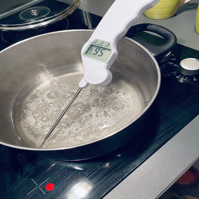 Thermomètre à Sonde, ‑50 ℃ ‑300 ℃ Compteur de Température Alimentaire LCD  étanche Grand Trou de Suspension pour la Cuisine : : Cuisine et  Maison