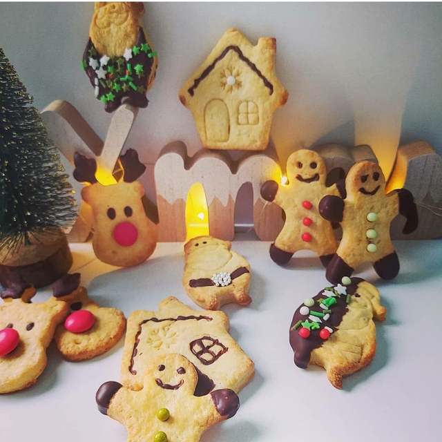 Set de 2 emporte-pièces Père Noël et Sucre d'orge - Royaume MELAZIC –  Cupcakes, ateliers et objets cadeaux