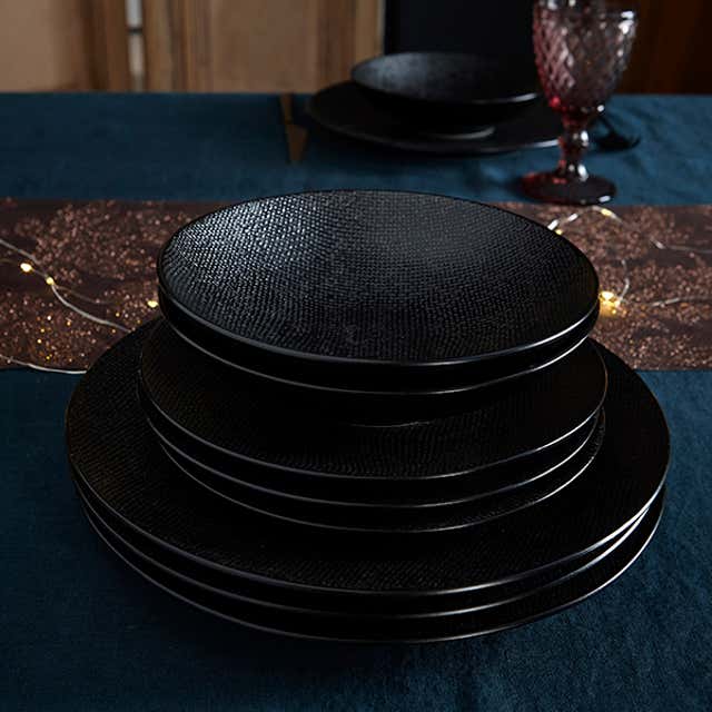 Assiettes noires (plate, creuse, dessert) - Porcelaine des Pins