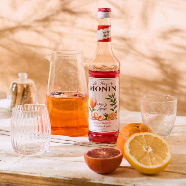 MONIN Sirop de Hibiscus pour Cocktail, Vin, Thé Glacé, Limonade - Arômes  Naturels - 70cl : : Epicerie