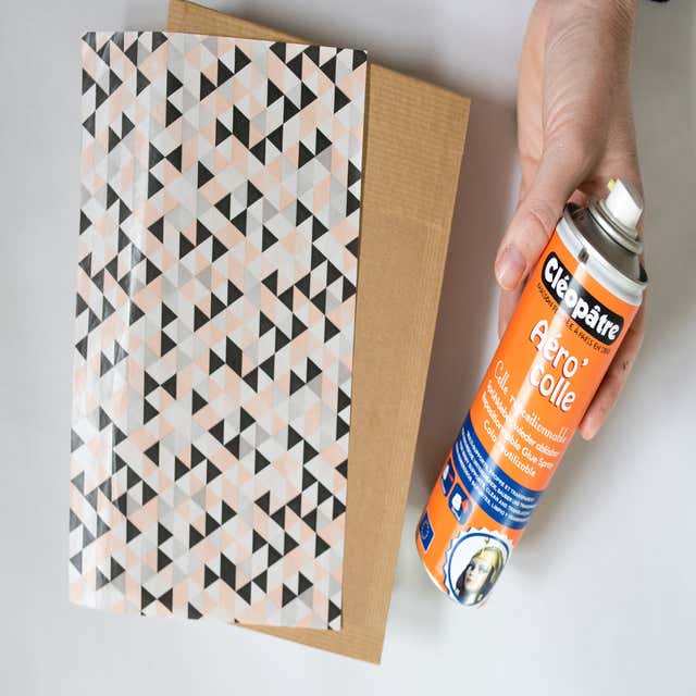 SPADO Spray 250 ml Efface tout colle encre peinture et camboui pour toutes  surfaces lavables